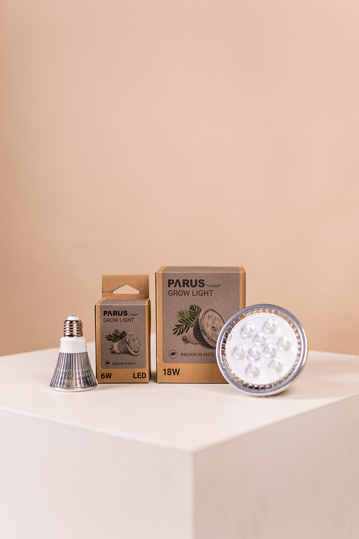Parus LED plant lamp